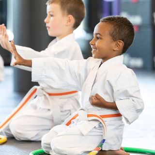 Karate, Kinder Karate, Kindergarten Kinder, Jugendliche, Erwachsenen Karate, Lebensschule, Lifeskills, Kampfsport, Karate Training, Selbstverteidigung, Krav Maga, Zürich, Dübendorf, Fällanden, Uster, Wallisellen, Dietlikon, Selbstschutz, Karate, Kung Fu, Judo, Erwachsenen Selbstverteidigung, 8600, 8001, 8117, 8606, Volketswil, Kampfkunst, Kampfsport, 8304, 8605, Krav Maga 360